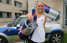 red bull girl ženska